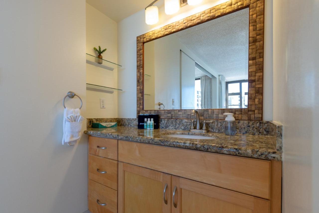 Beautifully Renovated 32Nd Floor Deluxe Ocean View Waikiki Condo Condo Honolulu Buitenkant foto